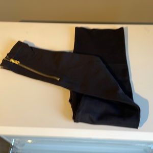 Spanx ankle length leggings with gold zipper detail